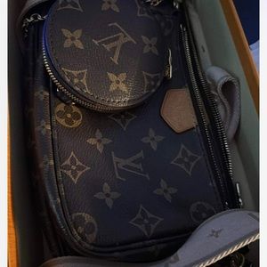 - Authentic multi pochette Louis Vuitton